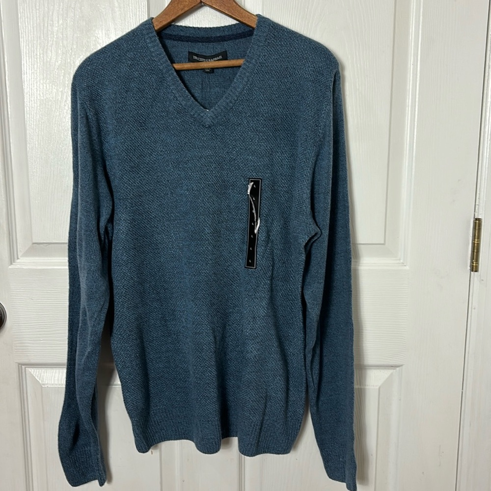 NEW NWT Tricots St. Raphael men’s Large  blue lightweight V Neck knit sweater
